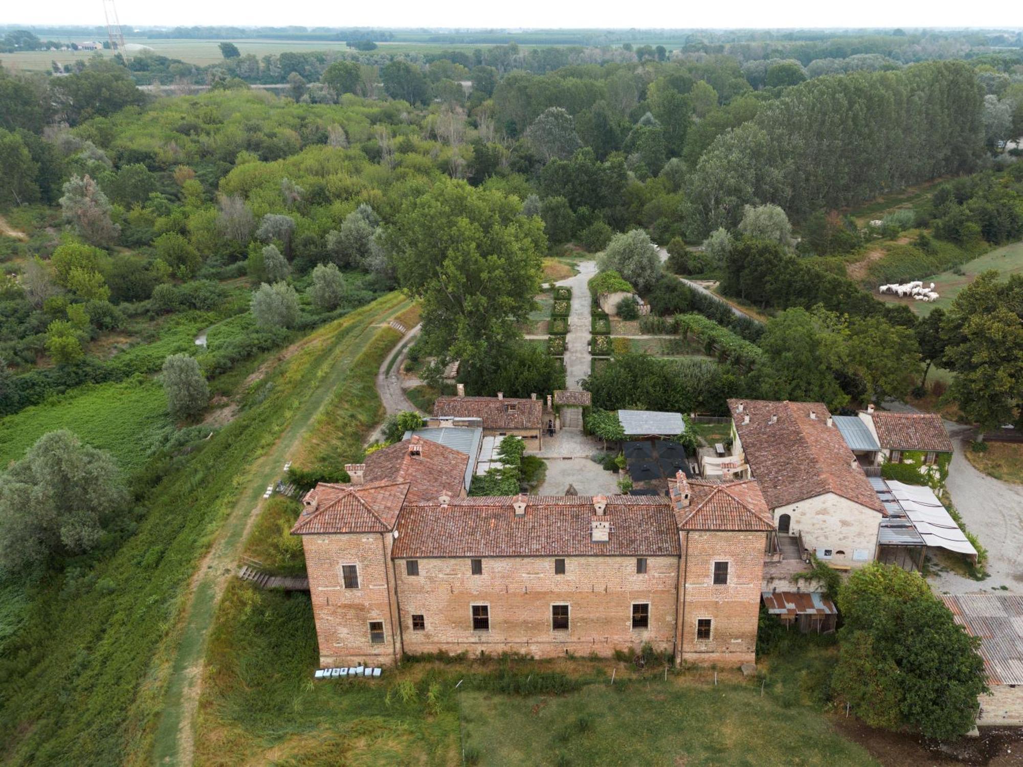 Antica Corte Pallavicina Relais Polesine Parmense Exterior photo