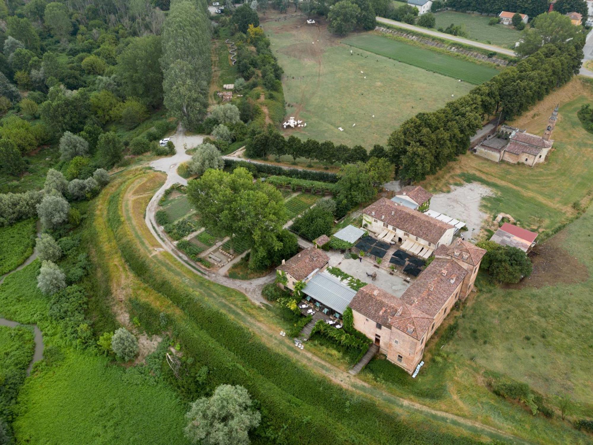 Antica Corte Pallavicina Relais Polesine Parmense Exterior photo