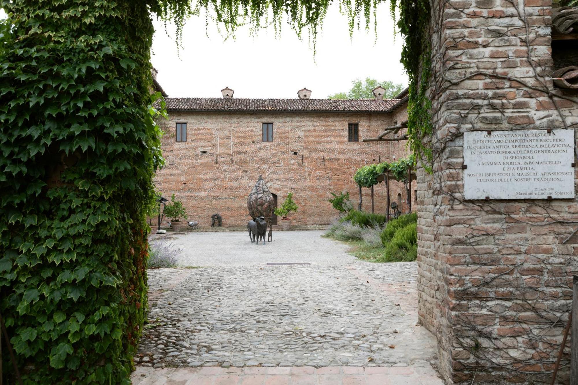 Antica Corte Pallavicina Relais Polesine Parmense Exterior photo